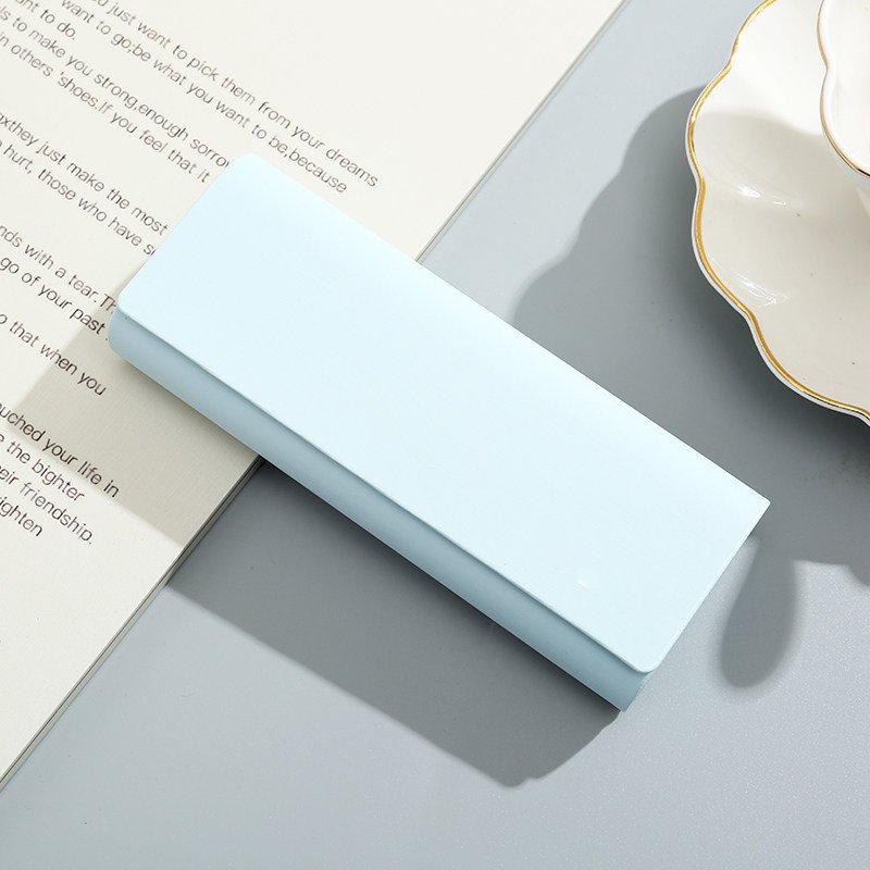 Slim Rectangular Eyeglass Case with Magnetic Closure - 图片 3